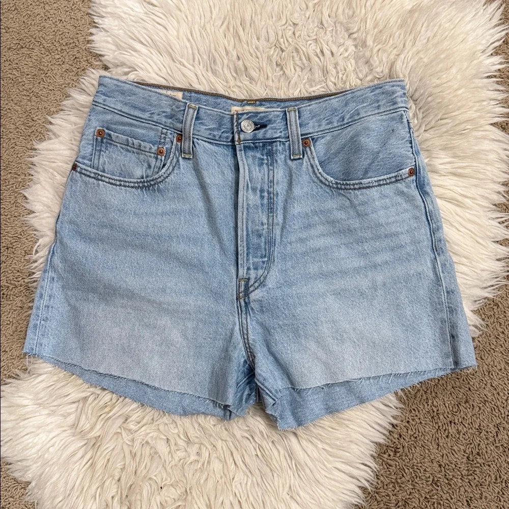 Levi’s Women’s Premium High Rise Cutoff Buttonfly Jean Shorts‎ Size 30